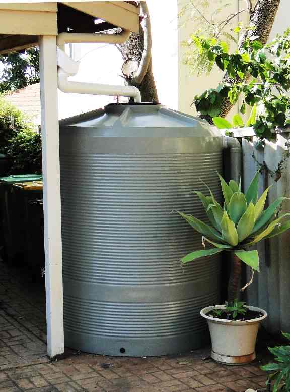 West Coast Poly 2500L Suburban round poly rainwater tank