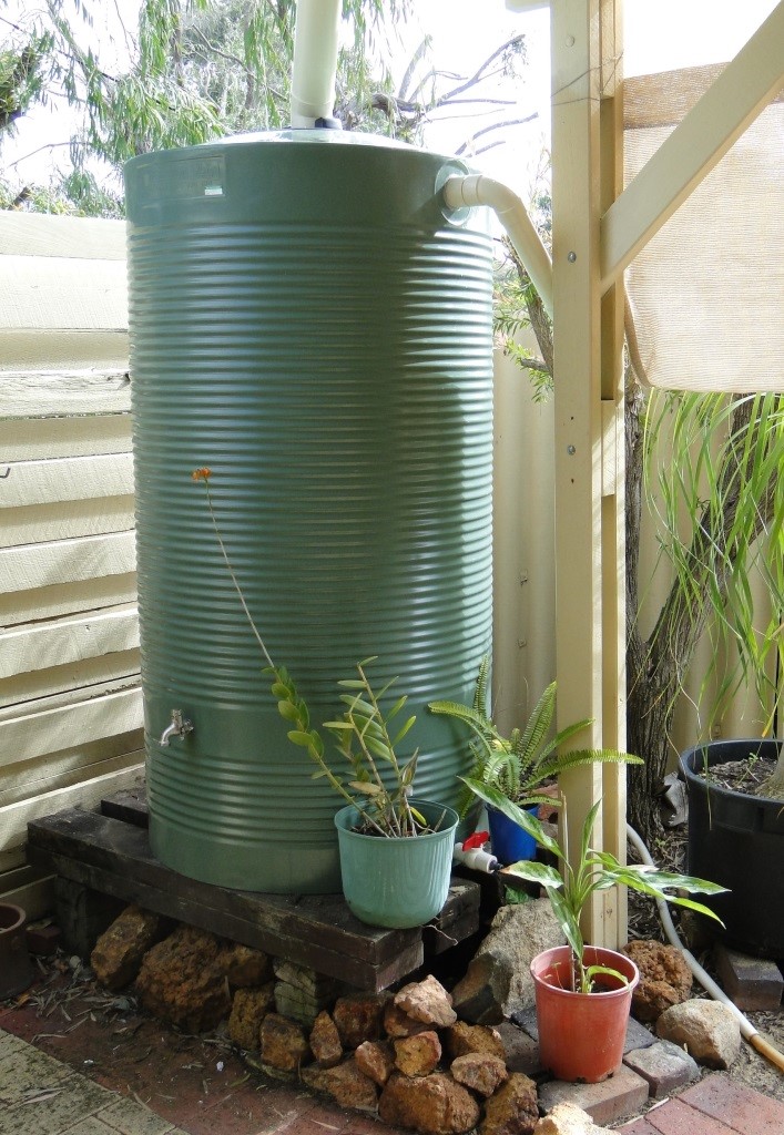 West Coast Poly 720L courtyard rainwater tank